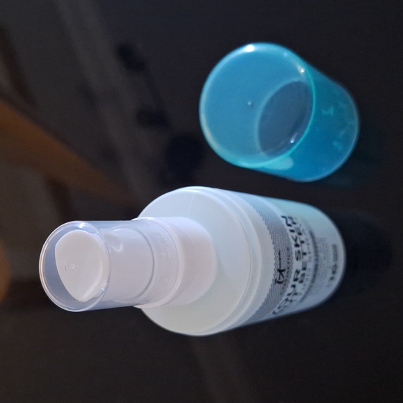 New IT Cosmetics Hyaluronic and Aloe Vera Coconut Setting Spray For Makeup - Picture 3 of 3